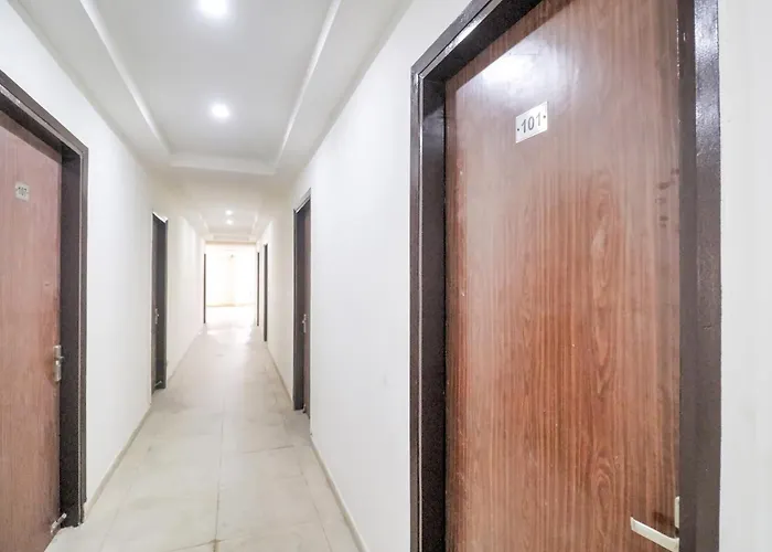 Collection O Mahavir Enclave Near Dashrath Puri Metro Station New Delhi
