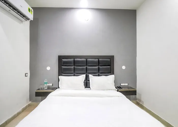 Collection O Mahavir Enclave Near Dashrath Puri Metro Station New Delhi