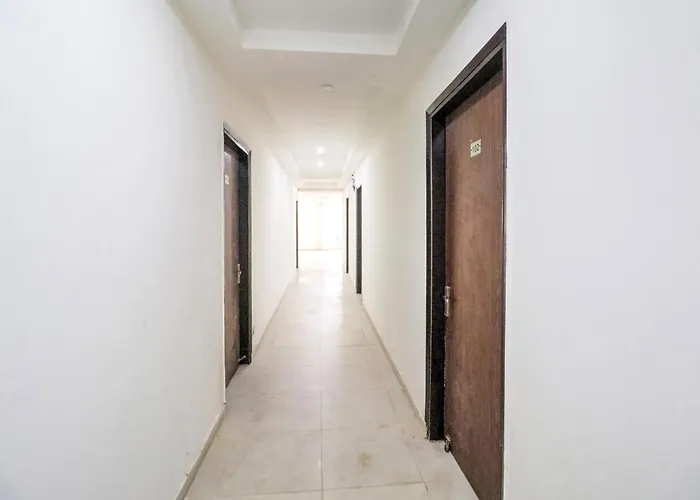 Collection O Mahavir Enclave Near Dashrath Puri Metro Station New Delhi